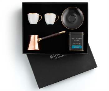 Set von 2 Kaffeetassen, türkischen Kaffeekanne und türkischen Kaffee